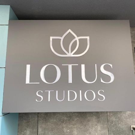 Lotus Studios Mamaia Luaran gambar