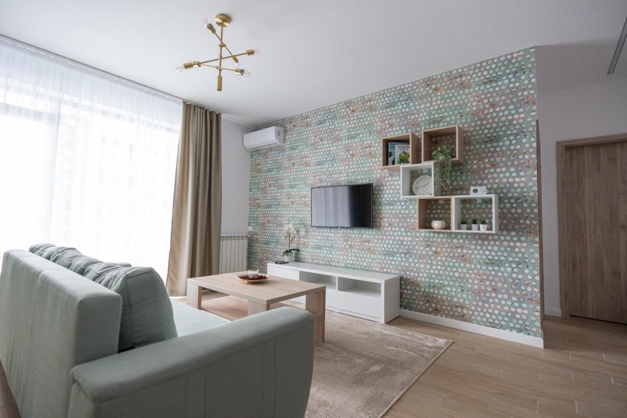 Lotus Studios Mamaia Luaran gambar