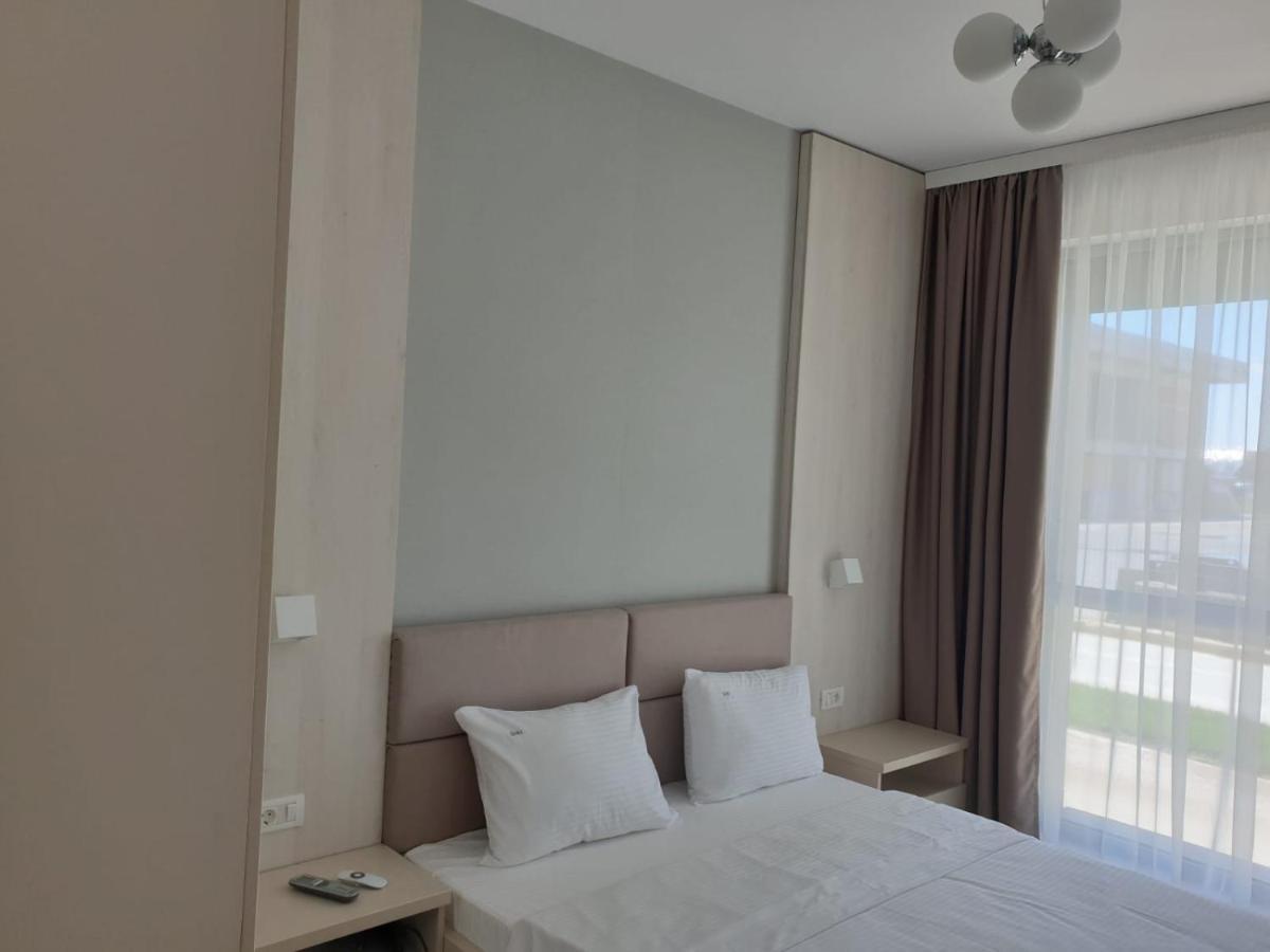 Lotus Studios Mamaia Luaran gambar