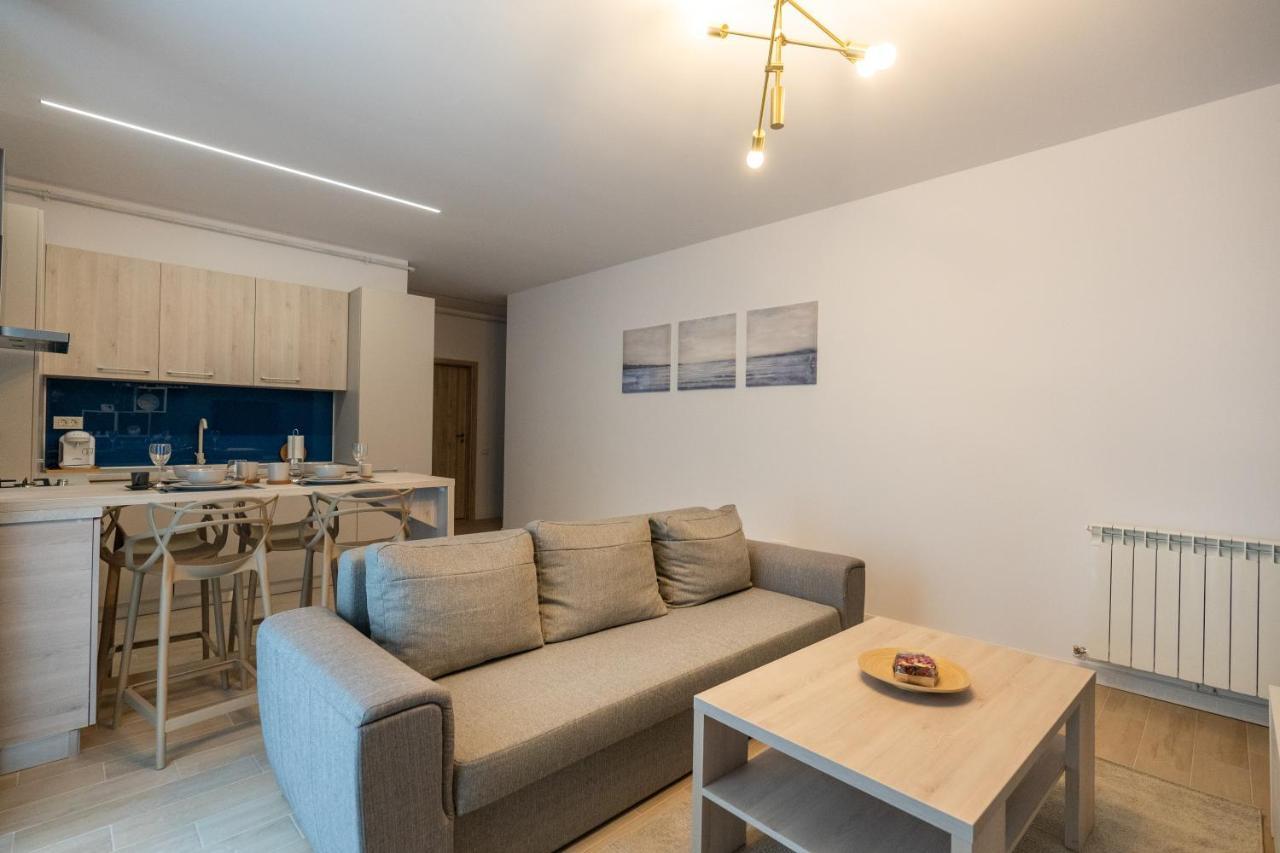 Lotus Studios Mamaia Luaran gambar