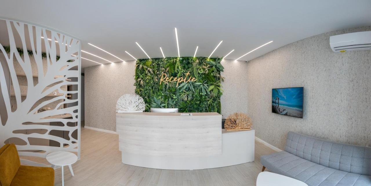 Lotus Studios Mamaia Luaran gambar