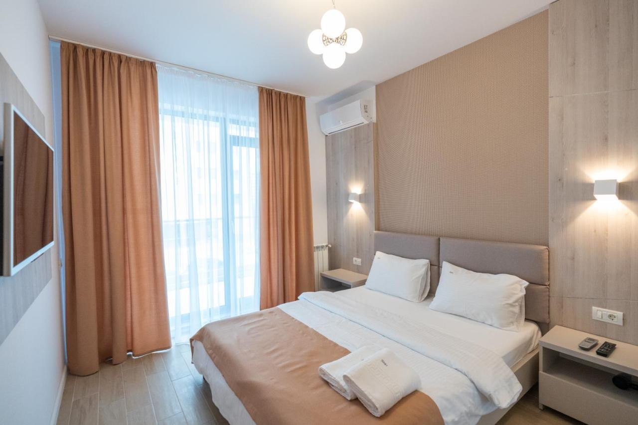 Lotus Studios Mamaia Luaran gambar